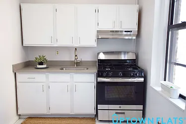 Rented by Uptown Flats LLC