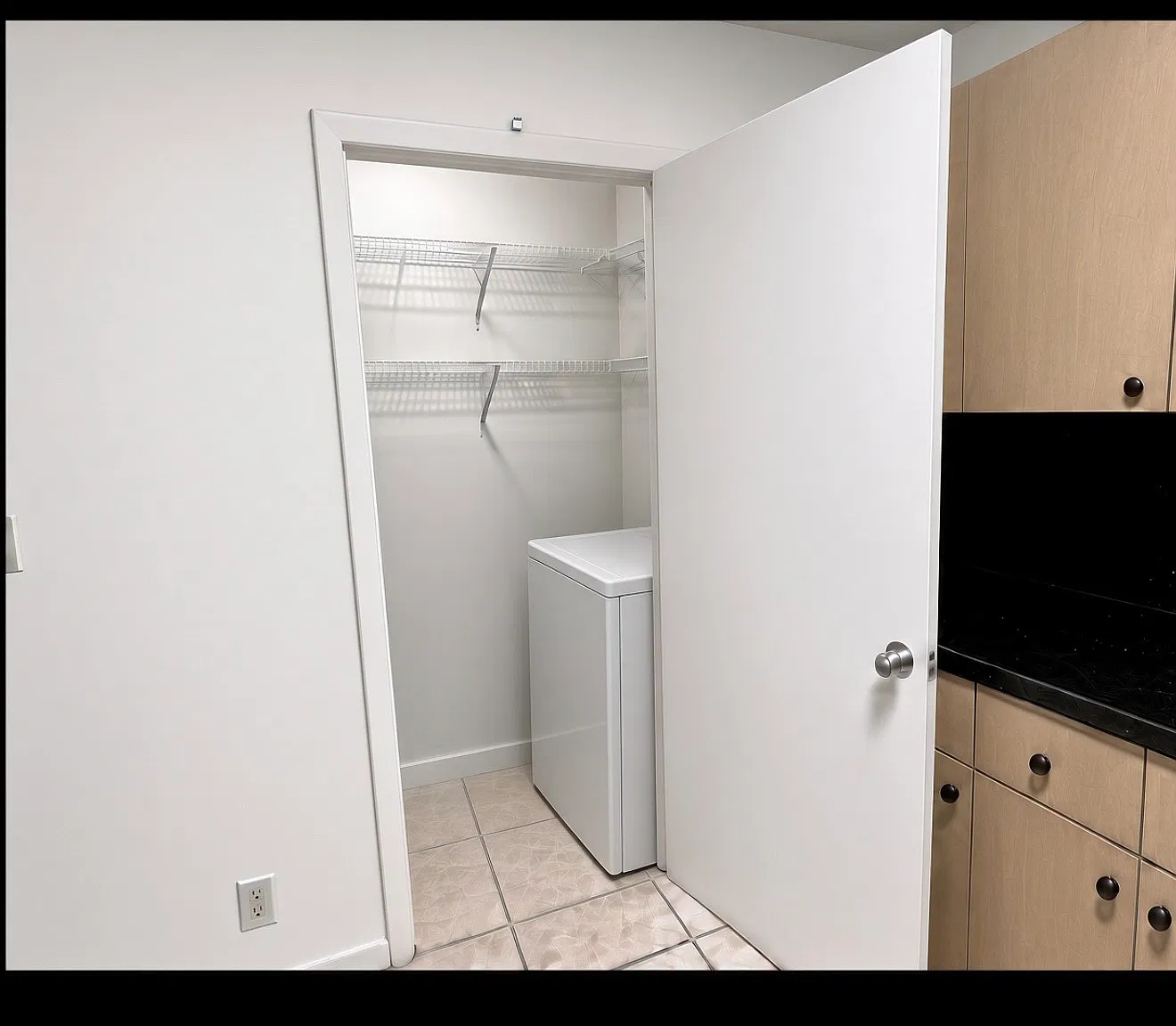 3 bed, 952 sqft, $2,300 — Photo 2