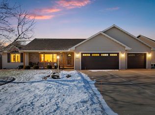 1615 Shallow Creek Ct, Green Bay, WI 54313