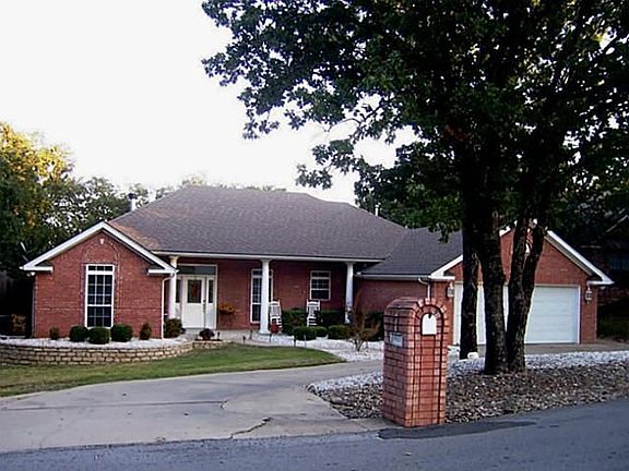 3rd image of 3903 Bandera Dr