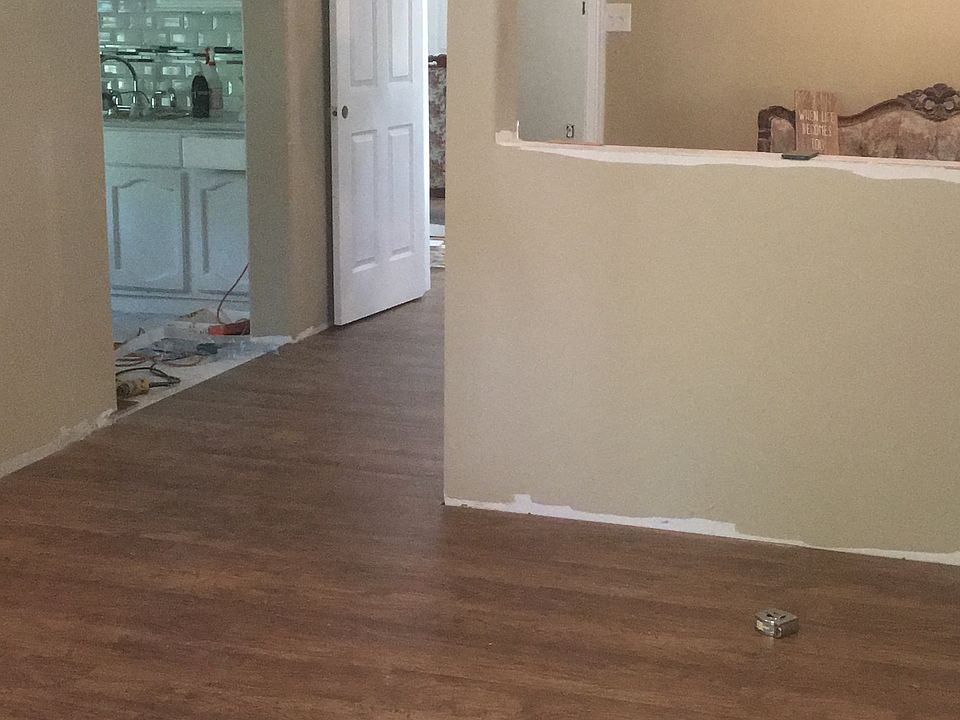 1st image of 302 Orr Dr