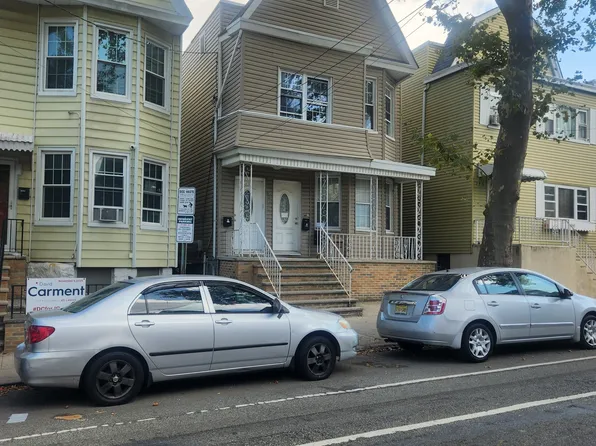 352 Woodlawn Avenue image 1 of 13