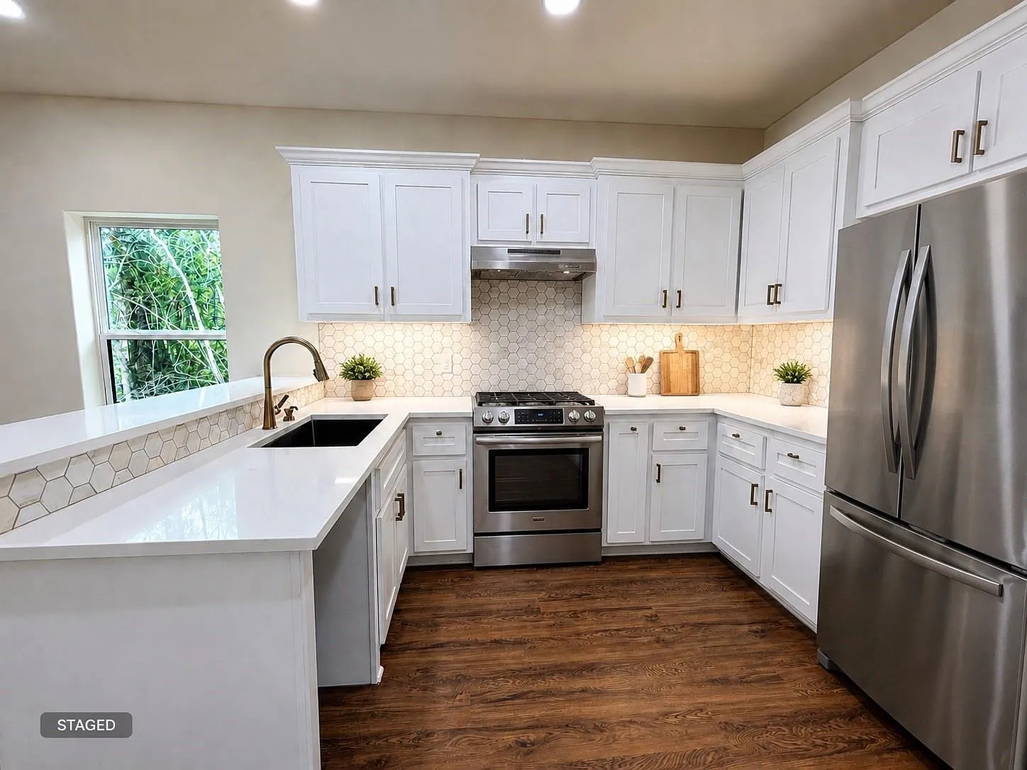 2 bed, 1.5 bath, $1,400 — Photo 2