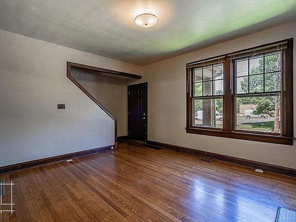 3rd image of 219 W 5th Ave #223