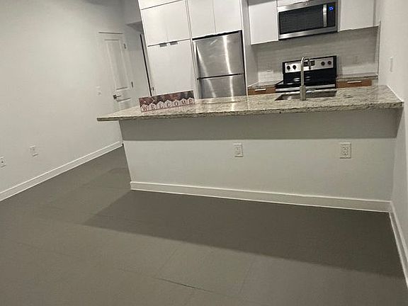 3rd image of 1211 Euclid Ave APT 8