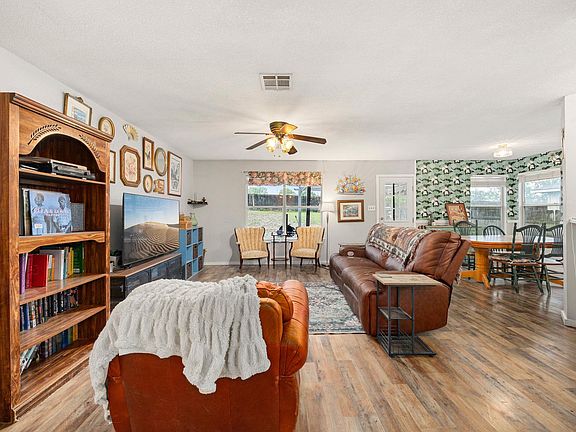 4th image of 137 Sawgrass Cir