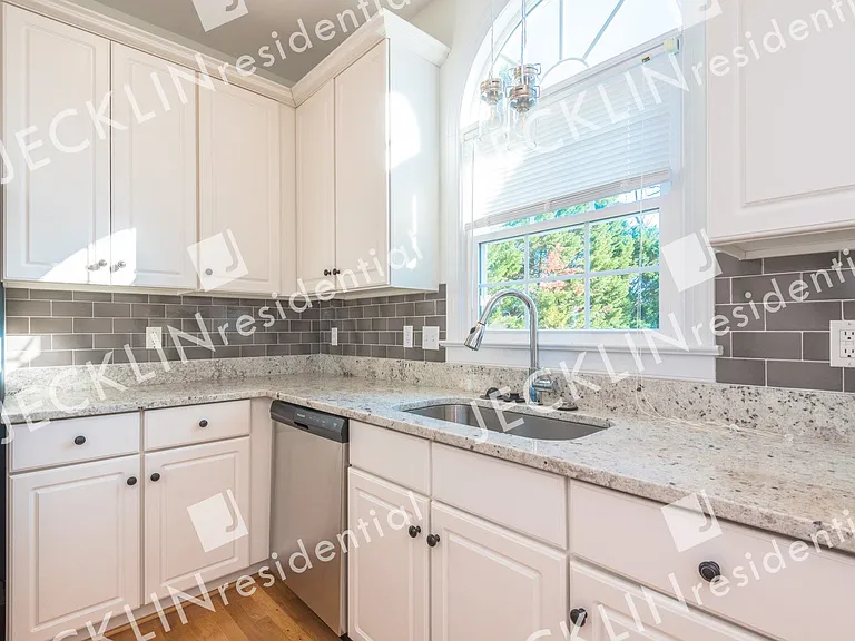 10653 Anna Marie Dr — Photo 11