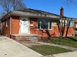 23111 Sussex Ave, Oak Park, MI 48237
