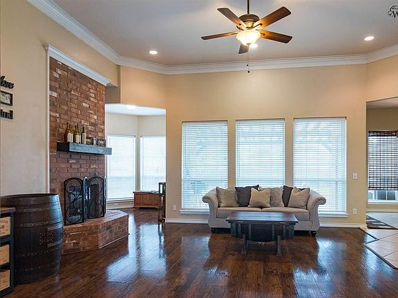 3rd image of 1104 Oriole Ln