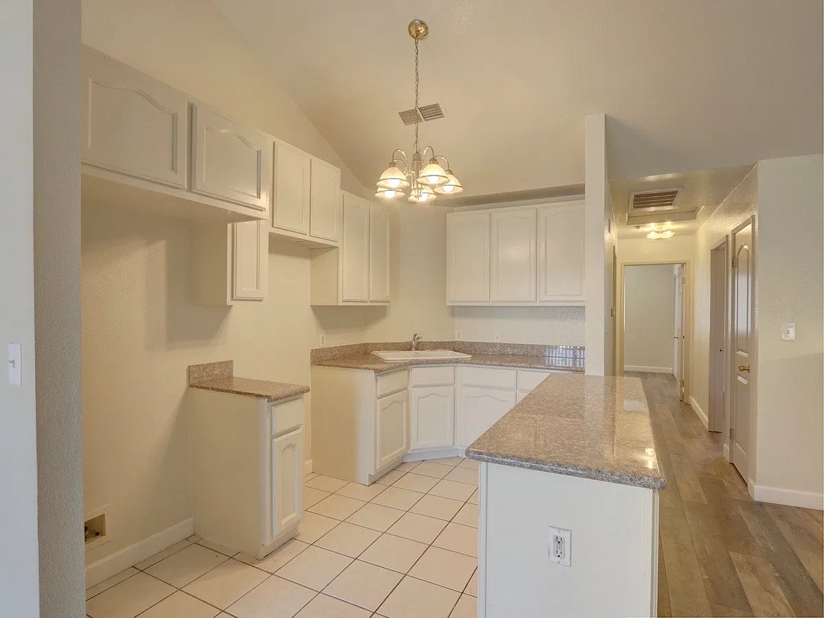 3 bed, $2,995 — Photo 2