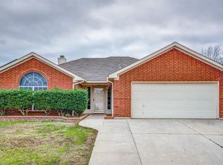 529 Asbury Dr, Saginaw, TX 76179