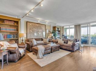 6 Horizon Rd APT 810, Fort Lee, NJ 07024