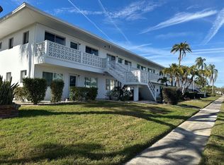8450 112th St APT 102, Seminole, FL 33772