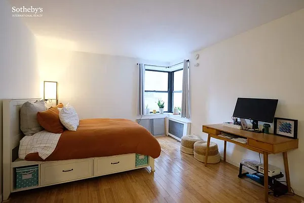 Rented by Sotheby's International Realty | media 10