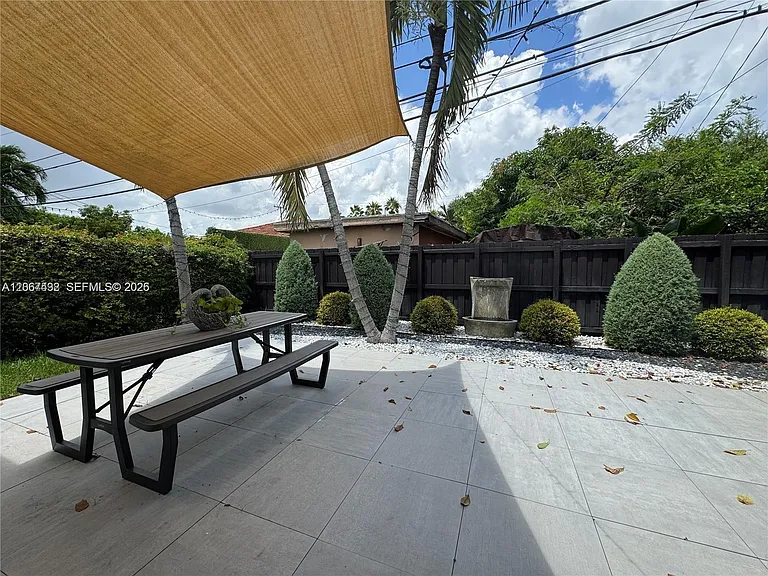 146 Ponce De Leon Blvd — Photo 15