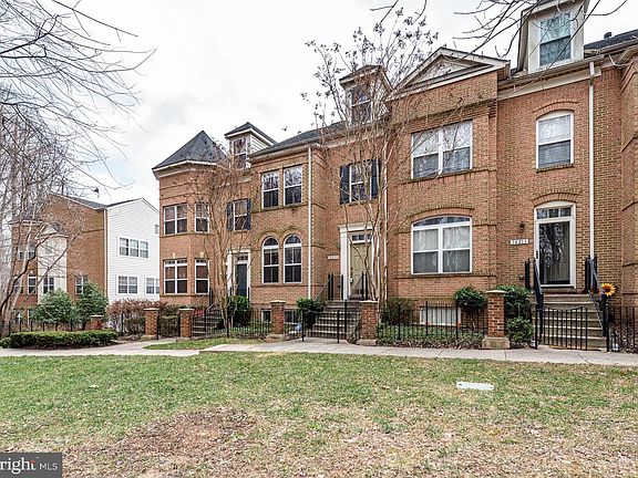 3rd image of 10215 Pembroke Green Pl #85