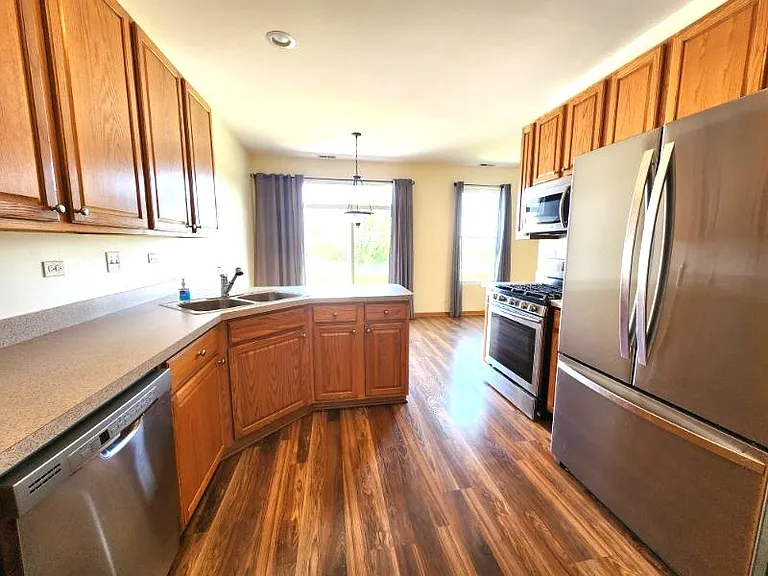 1804 Parkside Dr — Photo 4