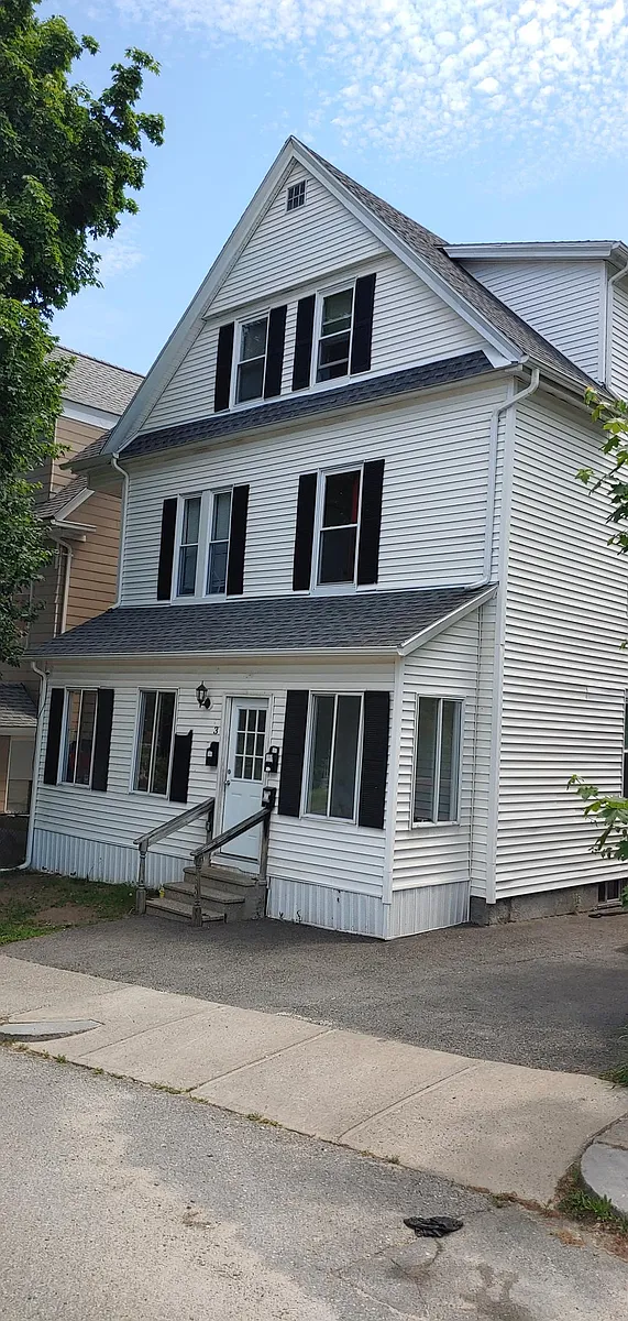 Front of house - 3 Cristy St #2