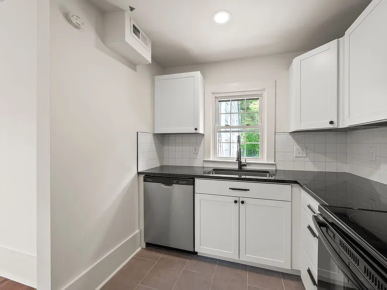 1407 Clover St — Photo 2