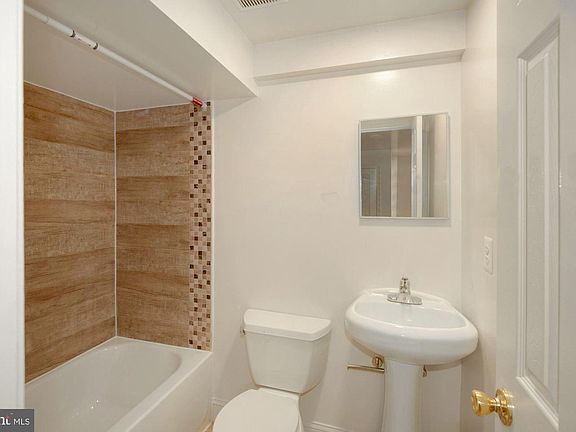 5th image of 212 Orange St SE APT 2
