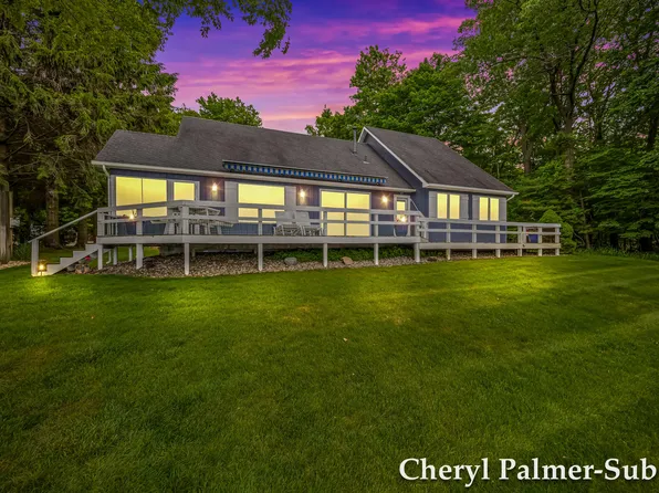 8409 Chuckanut Dr, Montague, MI 49437