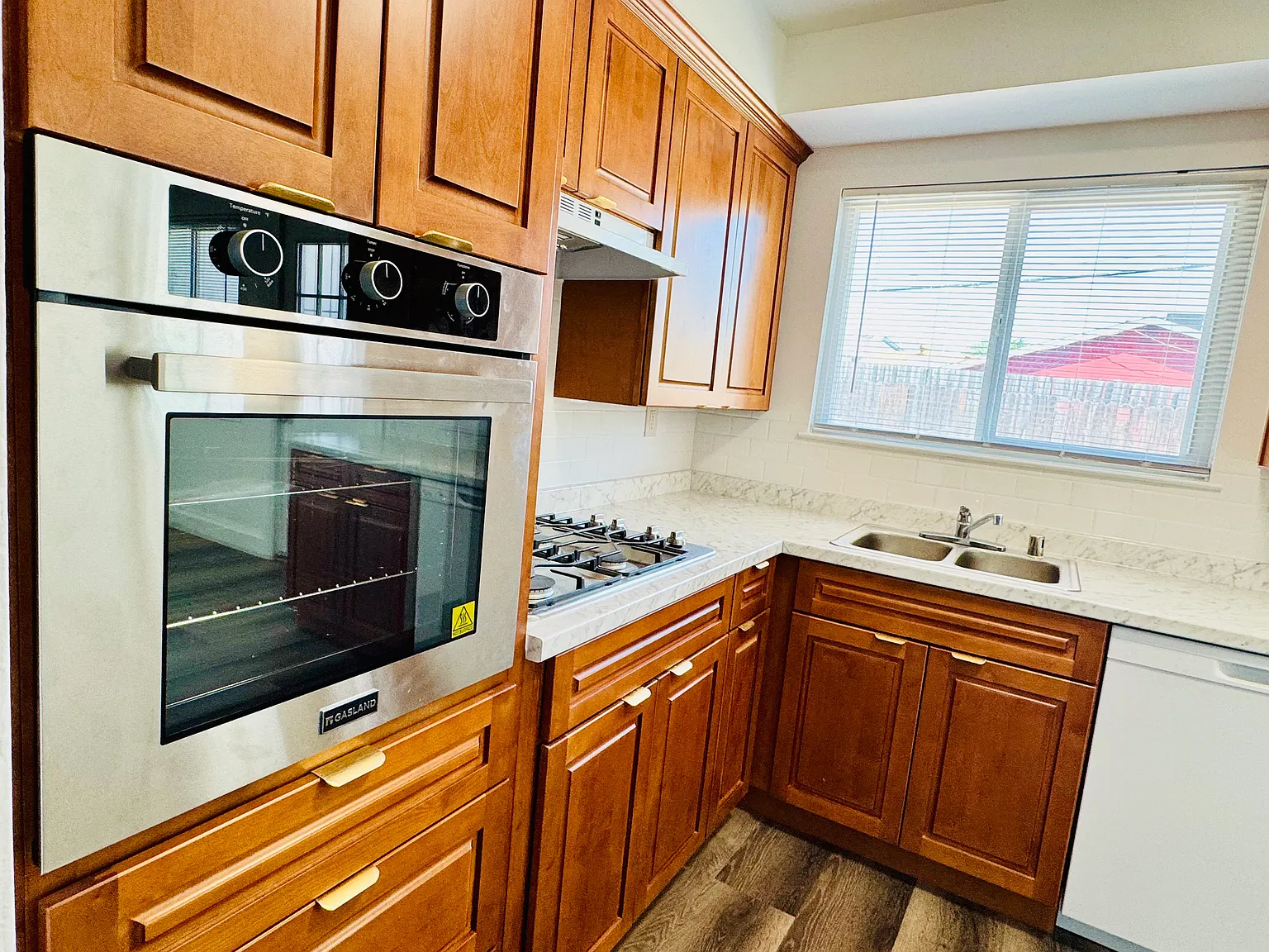63 Cathcart Ave — Photo 2