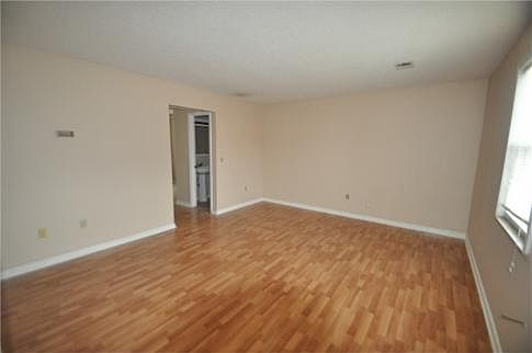 300 Berkley Court, Living room