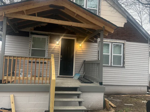 10053 Baron Dr, Saint Louis, MO 63136