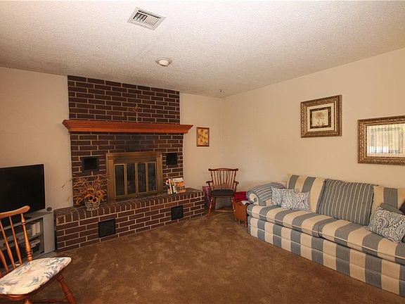 2nd image of 1704 SE Sunrise St