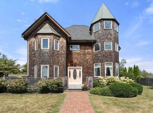 4 Harborview Rd, Hull, MA 02045