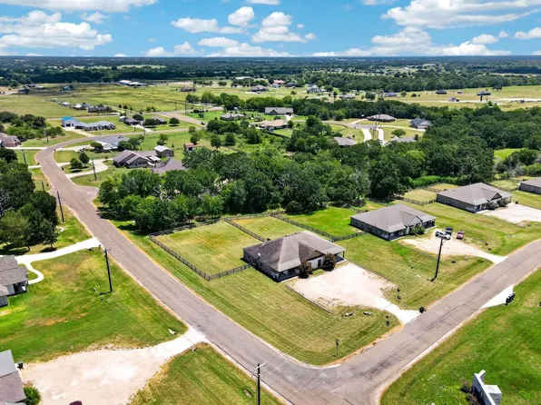4001 Golden Eagle Dr, Bryan, TX 77808