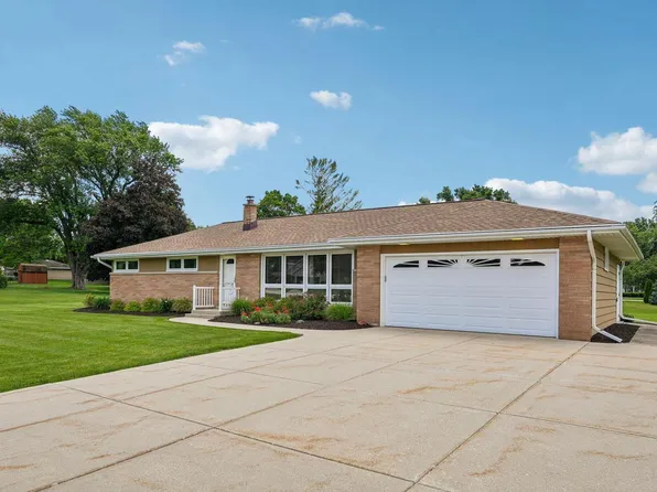 4541 S Clearwater PLACE, New Berlin, WI 53151