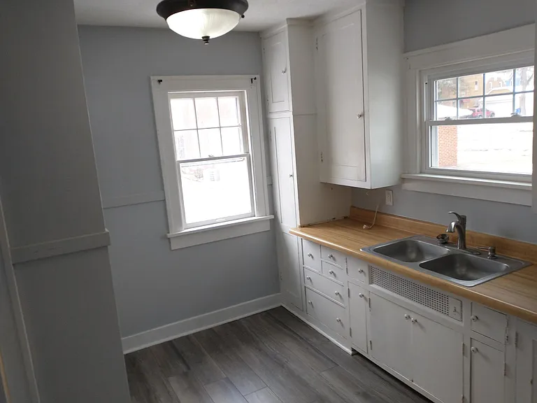 1612 W Riverview Ave — Photo 4