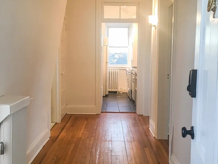 206 Nassau St #4 — Photo 1