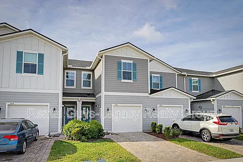 300 Brandon Lakes Dr Photo 1