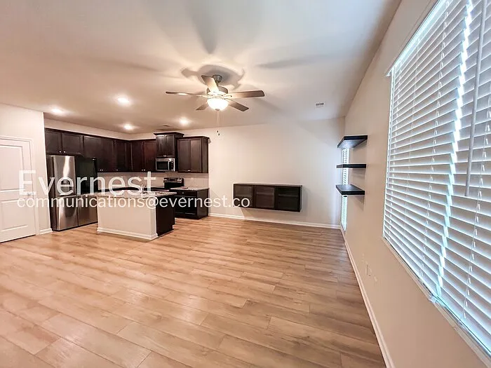 3574 Saratoga Cir — Photo 4