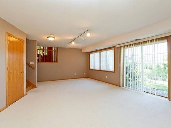 3rd image of 1676 Parkway Ave