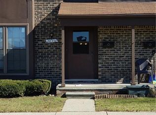 28353 Queens Ct, Warren, MI 48093