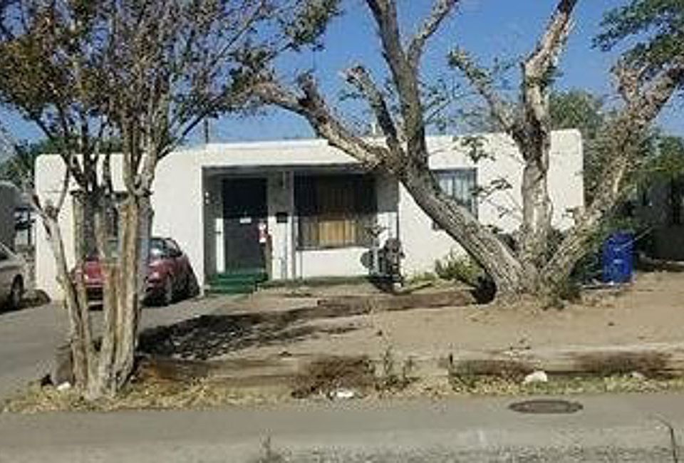 1st image of 921 Palomas Dr SE