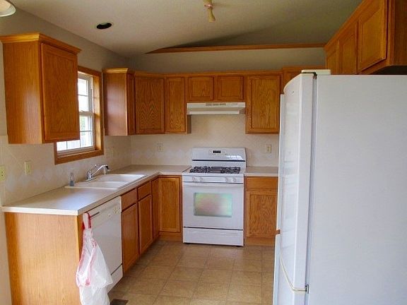 Kitchen with gas stove, refrigerator and dishwasher.