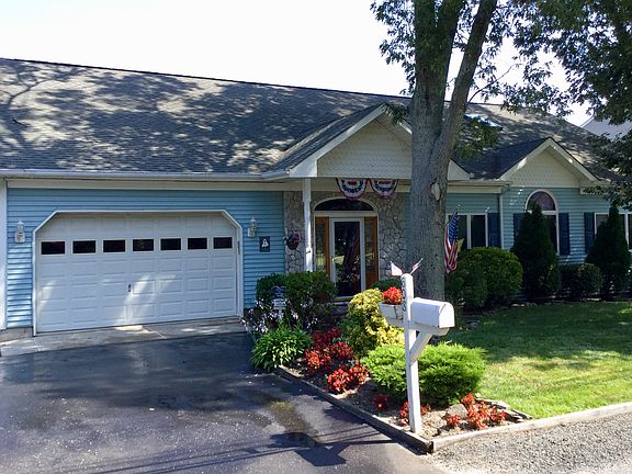2nd image of 608 Twin River Dr