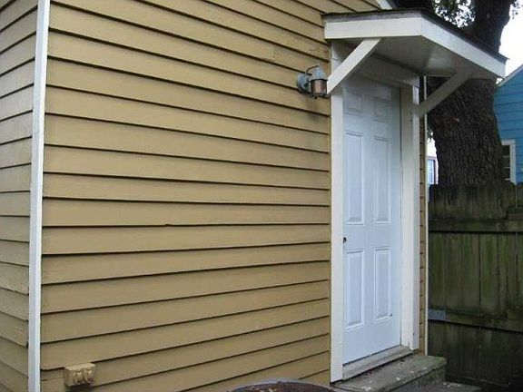 3rd image of 1028 Eliza St