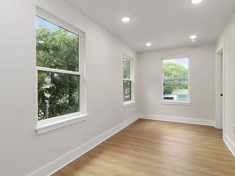 237 Carle Ave — Photo 20