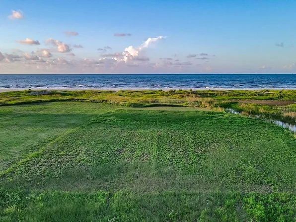 514 Caplen Shores Cir, Gilchrist, TX 77617