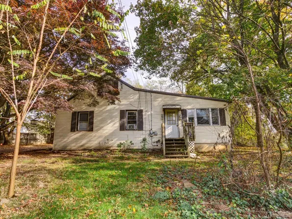 124 Half Acre Rd, Monroe Township, NJ 08831