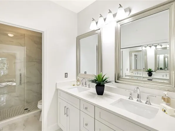 675 Wiggins Lake DR #202, NAPLES, FL 34110