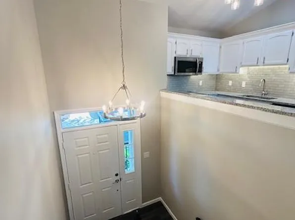 1016 Kamptown Dr #E, Saint Peters, MO 63376