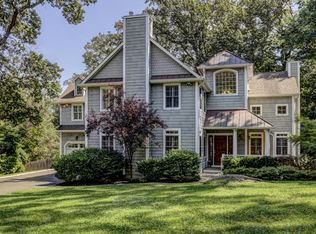 20 Lawrie Rd, Atlantic Highlands, NJ 07716