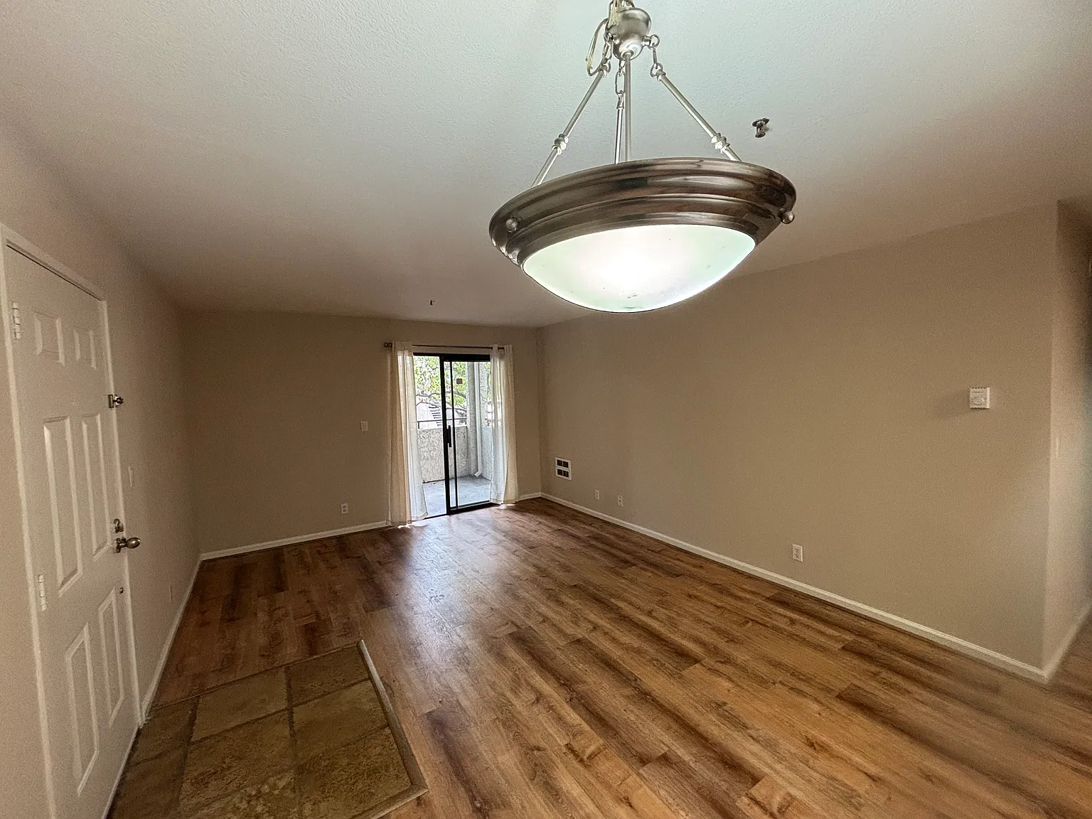 2 bed, 930 sqft, $3,750 — Photo 3