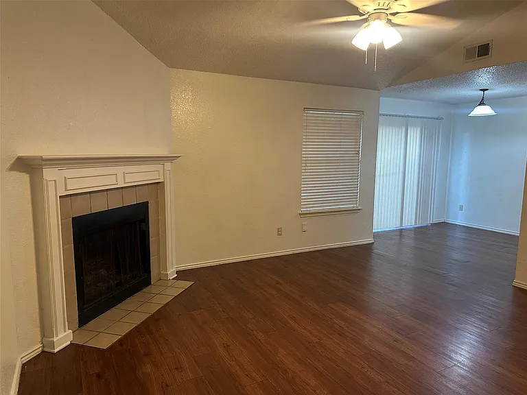 16303 Edgemere Dr — Photo 3
